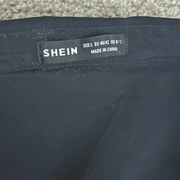 Black L zip up sleeveless dress with shorts - Picture 2 of 5